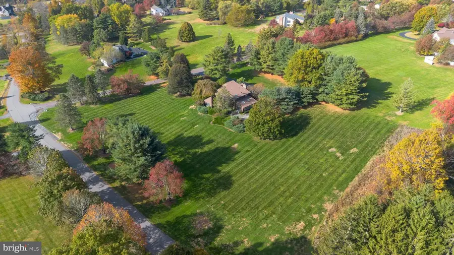 325 Longmeadow Rd, Shavertown, PA 18708 - Image #2