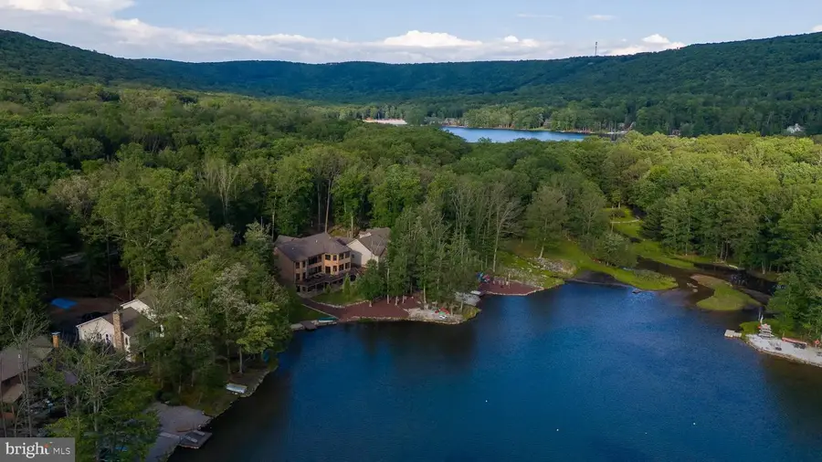 426 Royal Aberdeen, Hazle Township, PA 18202 - Image #3