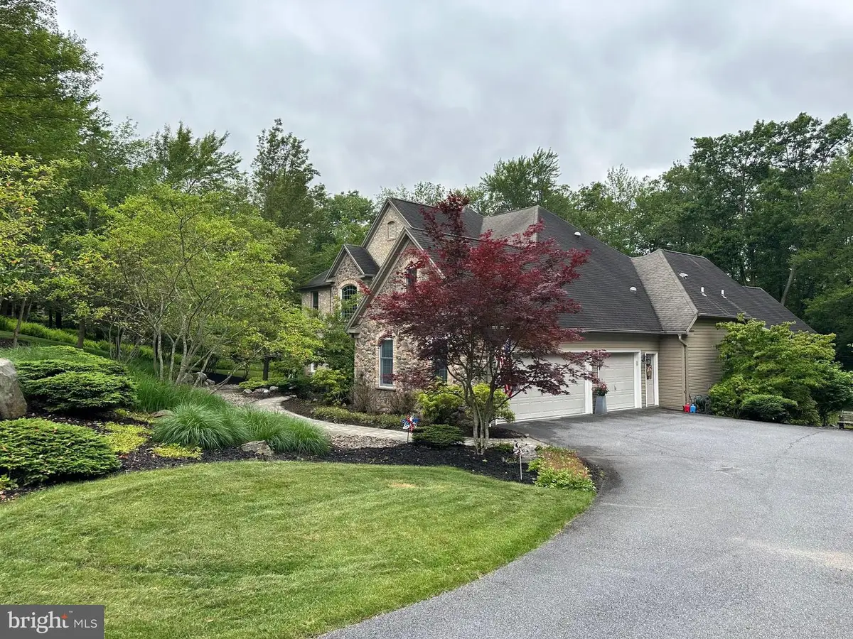 414 Ice Harvest Dr, Mountain Top, PA 18707 - #1