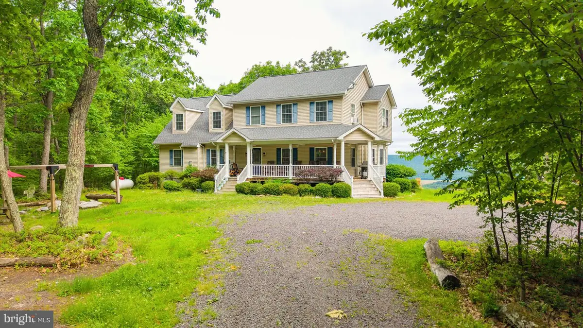 210 White Mountain Ln, Sugarloaf, PA 18249 - #1