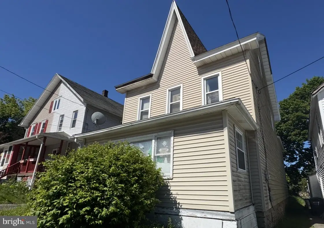 1042 Birkbeck St, Freeland, PA 18224 - #1
