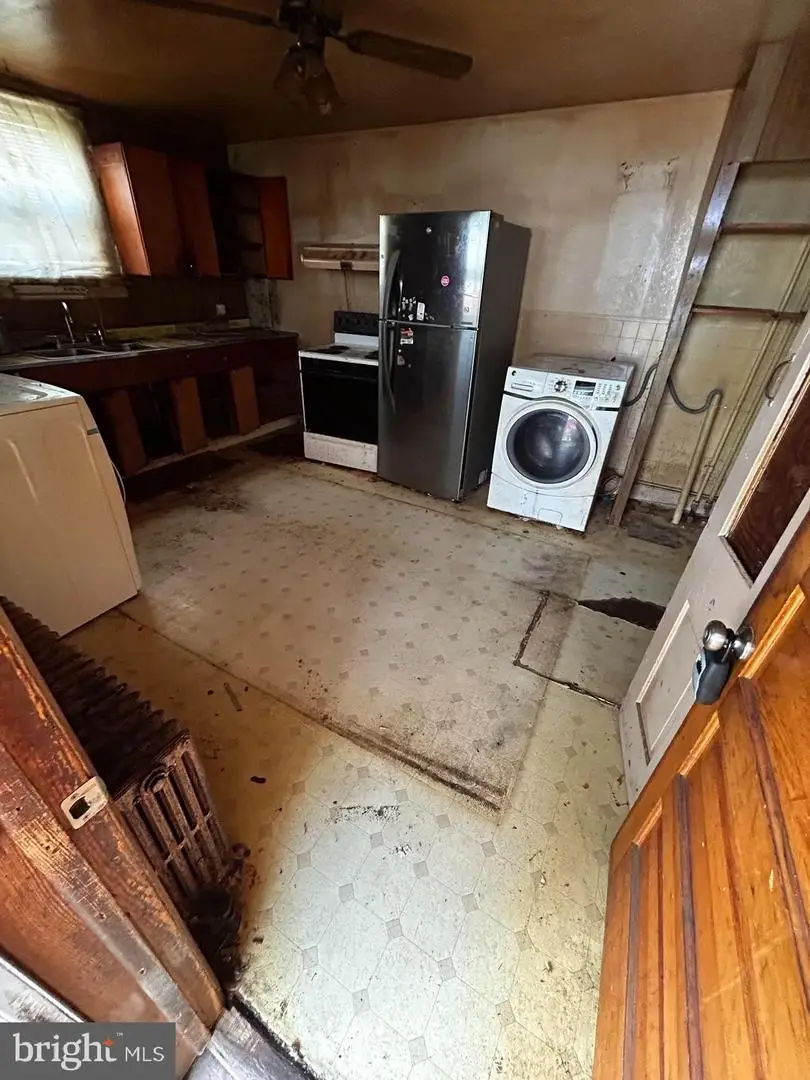 1042 Birkbeck St, Freeland, PA 18224 - #2
