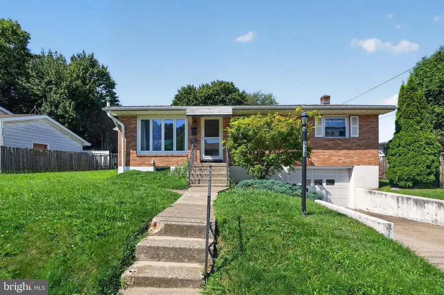 958 Seybert St, Hazleton, PA 18201 - #3