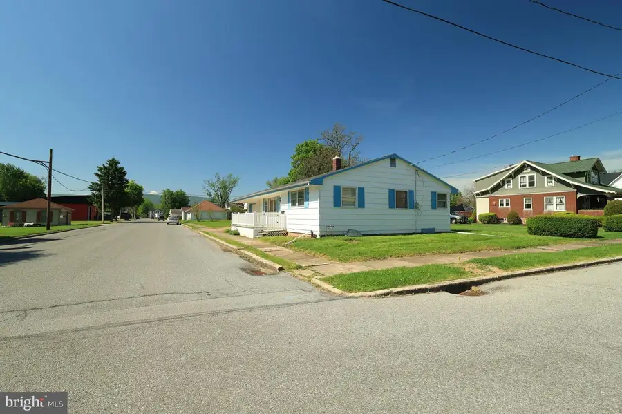225 Tomb Ave, Jersey Shore, PA 17740 - #3