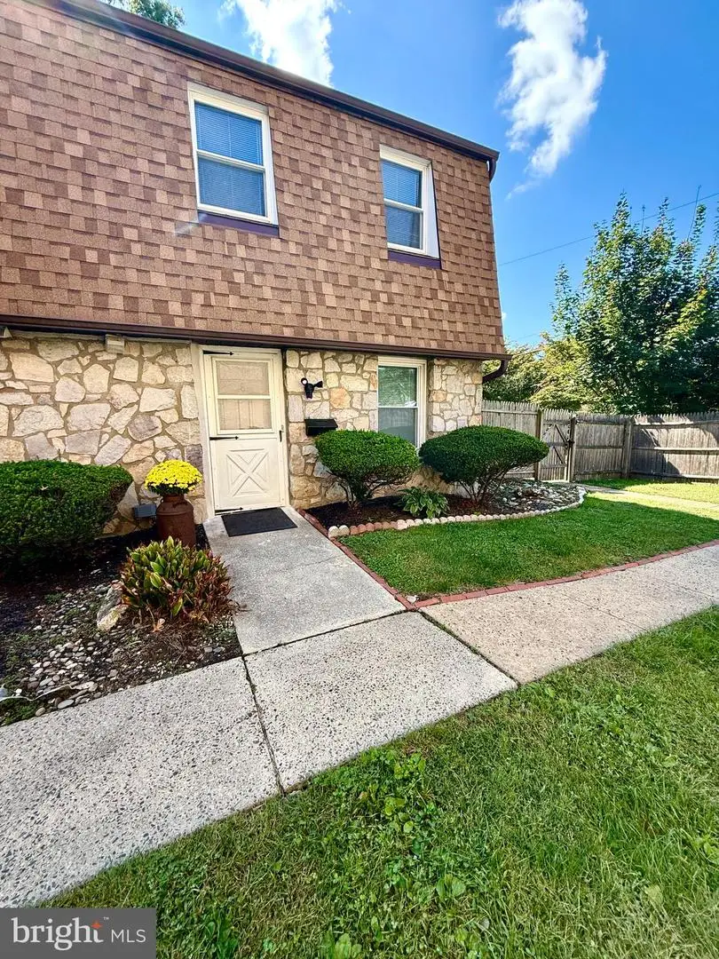 106 Susan Dr #8, Elkins Park, PA 19027 - Image #1