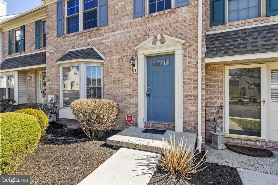 524 Oaktree Ct, Pottstown, PA 19464 - #2