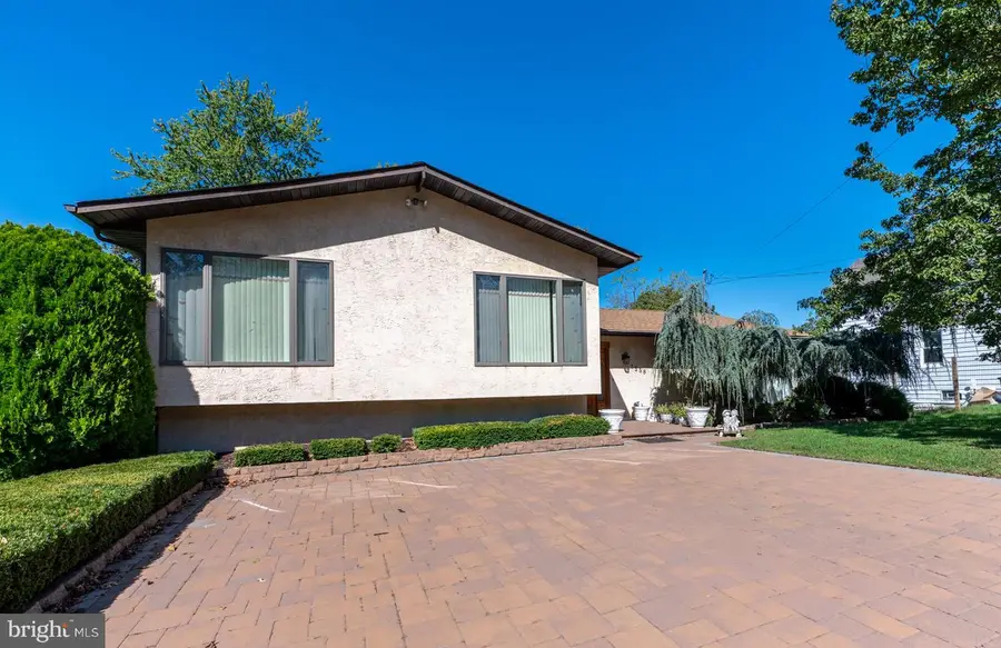 1558 Robinson Ave, Willow Grove, PA 19090 - Image #3