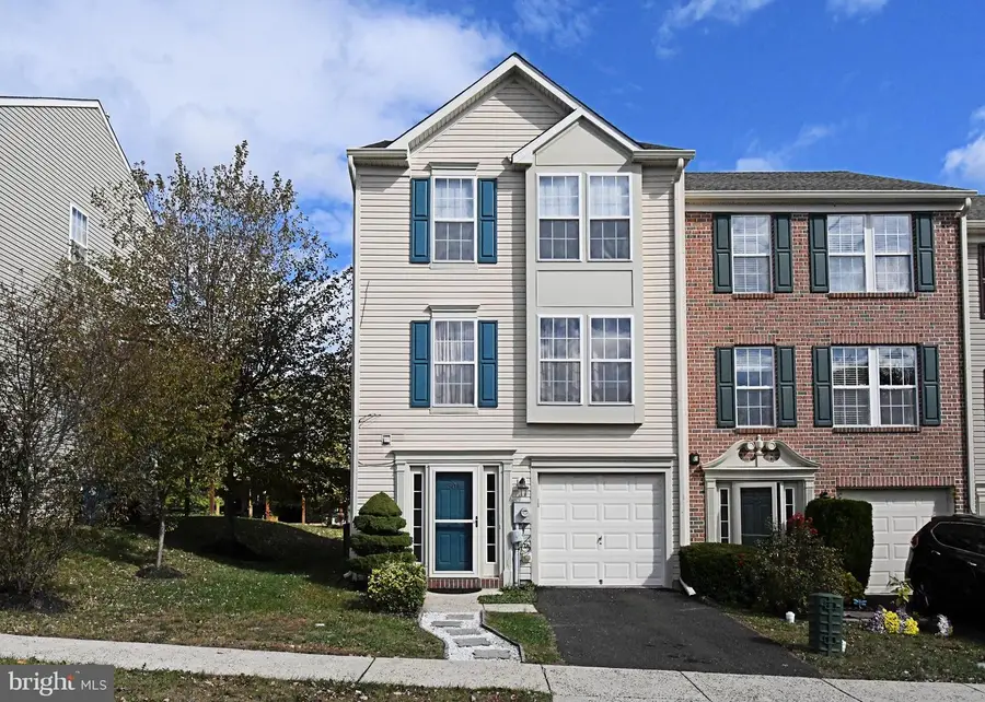 304 Joshua Ct, North Wales, PA 19454 - Image #2