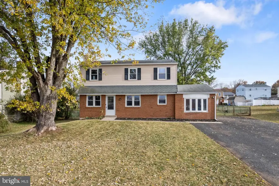 906 Montgomery Ave, Pennsburg, PA 18073 - Image #3