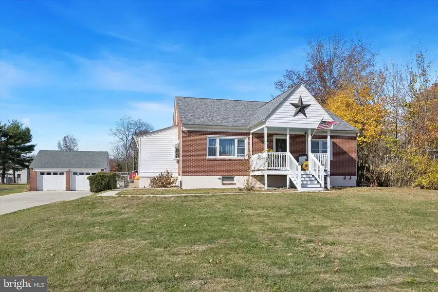 2951 N Charlotte St, Gilbertsville, PA 19525 - Image #2