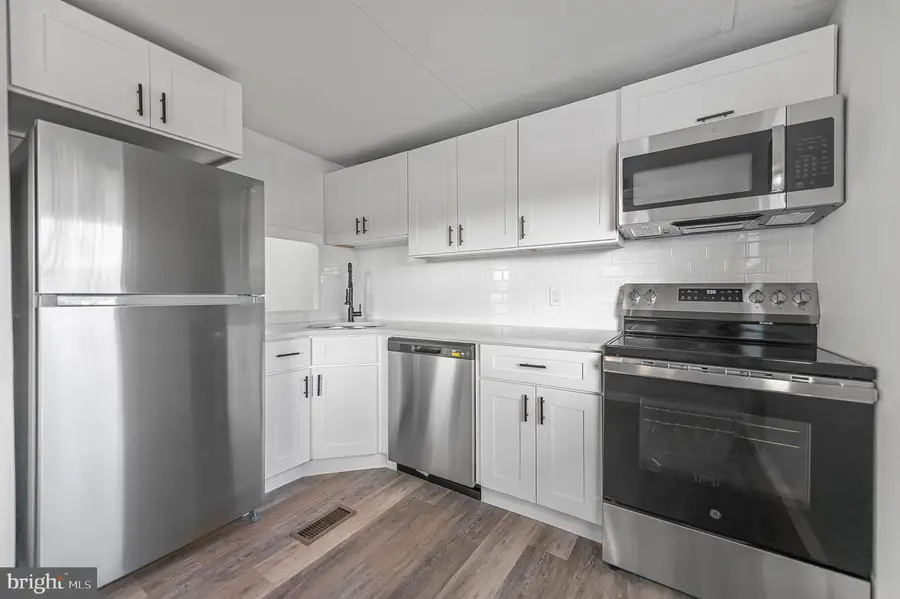 105 Washington Dr, Norristown, PA 19403 - Image #2