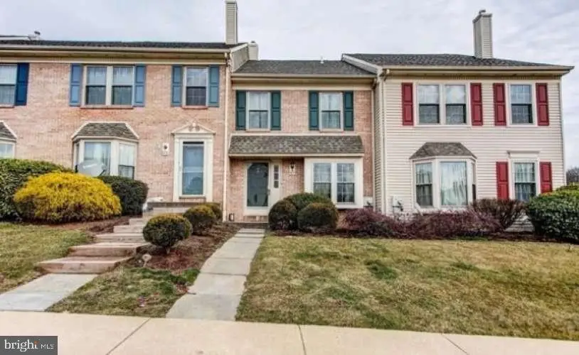 527 Maple Glen Cir, Pottstown, PA 19464 - Image #1