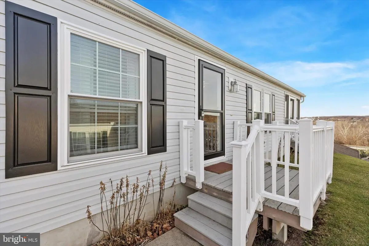 1077 Scenic View Dr, Schwenksville, PA 19473 - Image #1