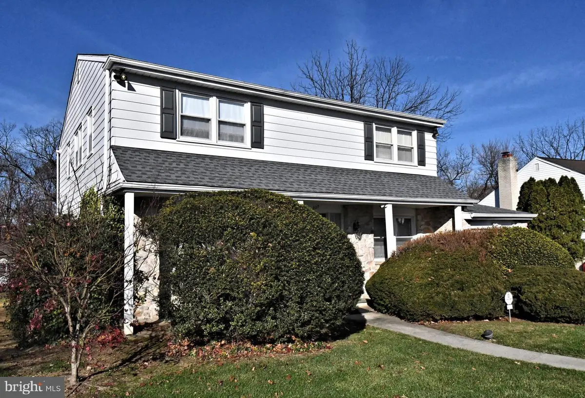 227 Barclay Cir, Cheltenham, PA 19012 - Image #1