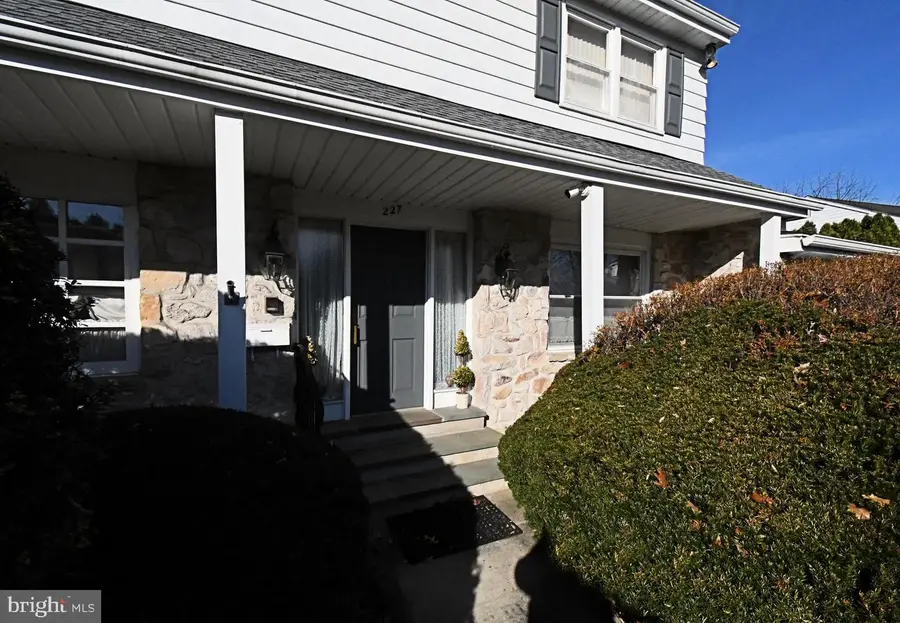 227 Barclay Cir, Cheltenham, PA 19012 - Image #3
