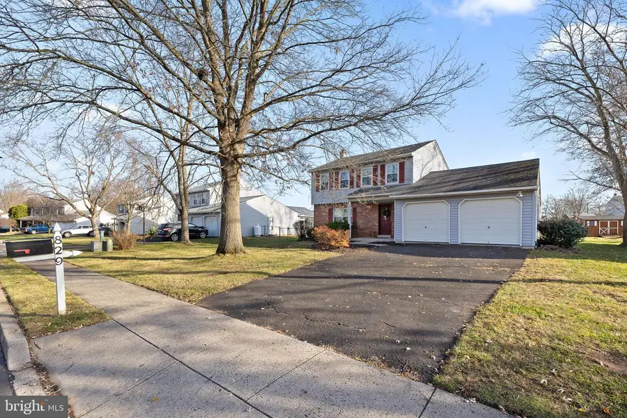 829 Alexander Dr, Hatfield, PA 19440 - Image #2