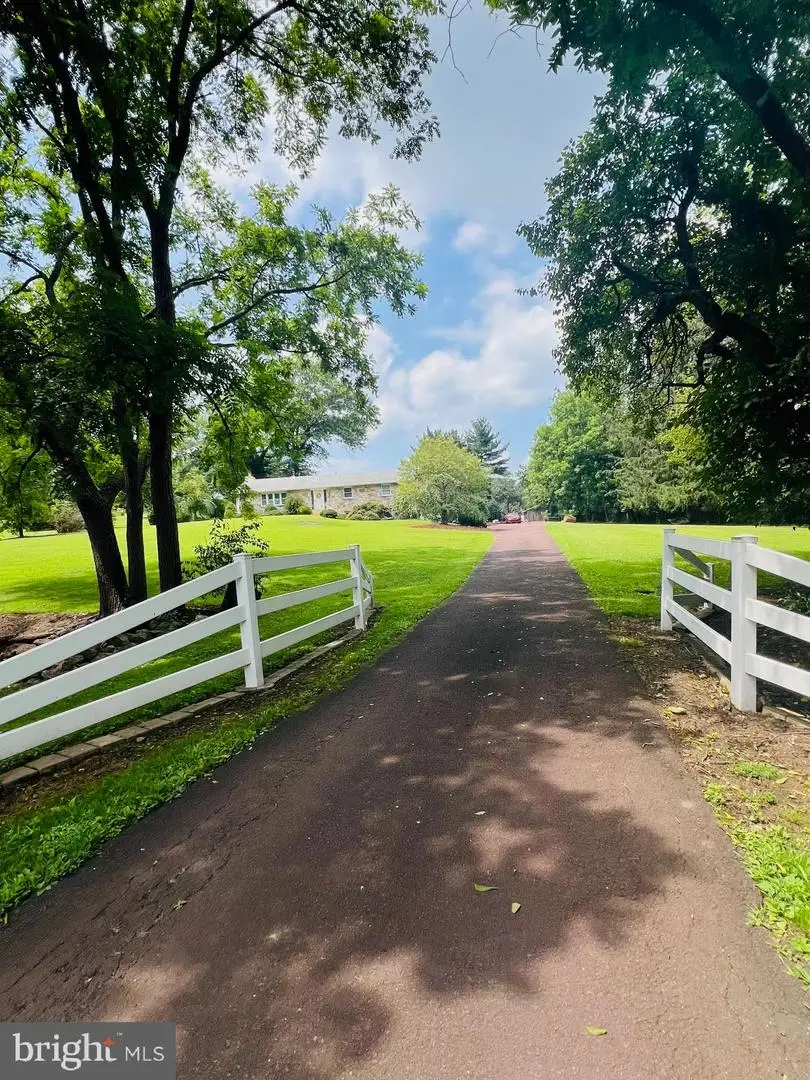 2563 Shelly Rd, Harleysville, PA 19438 - Image #1