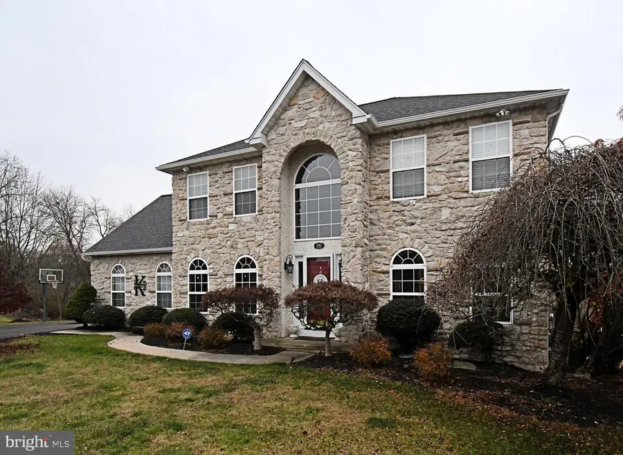 340 Vanderbilt Ln, Harleysville, PA 19438 - Image #2