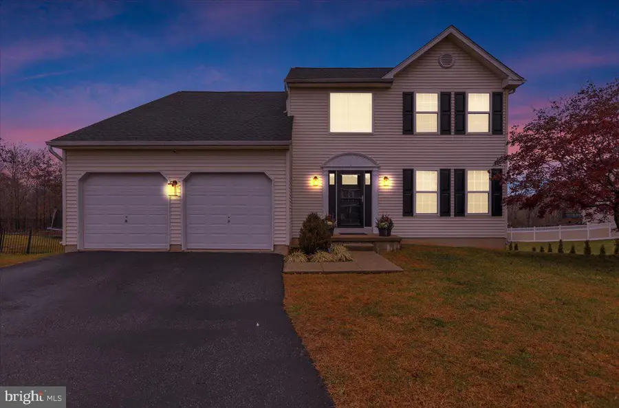 910 Clover Ln, Gilbertsville, PA 19525 - Image #2