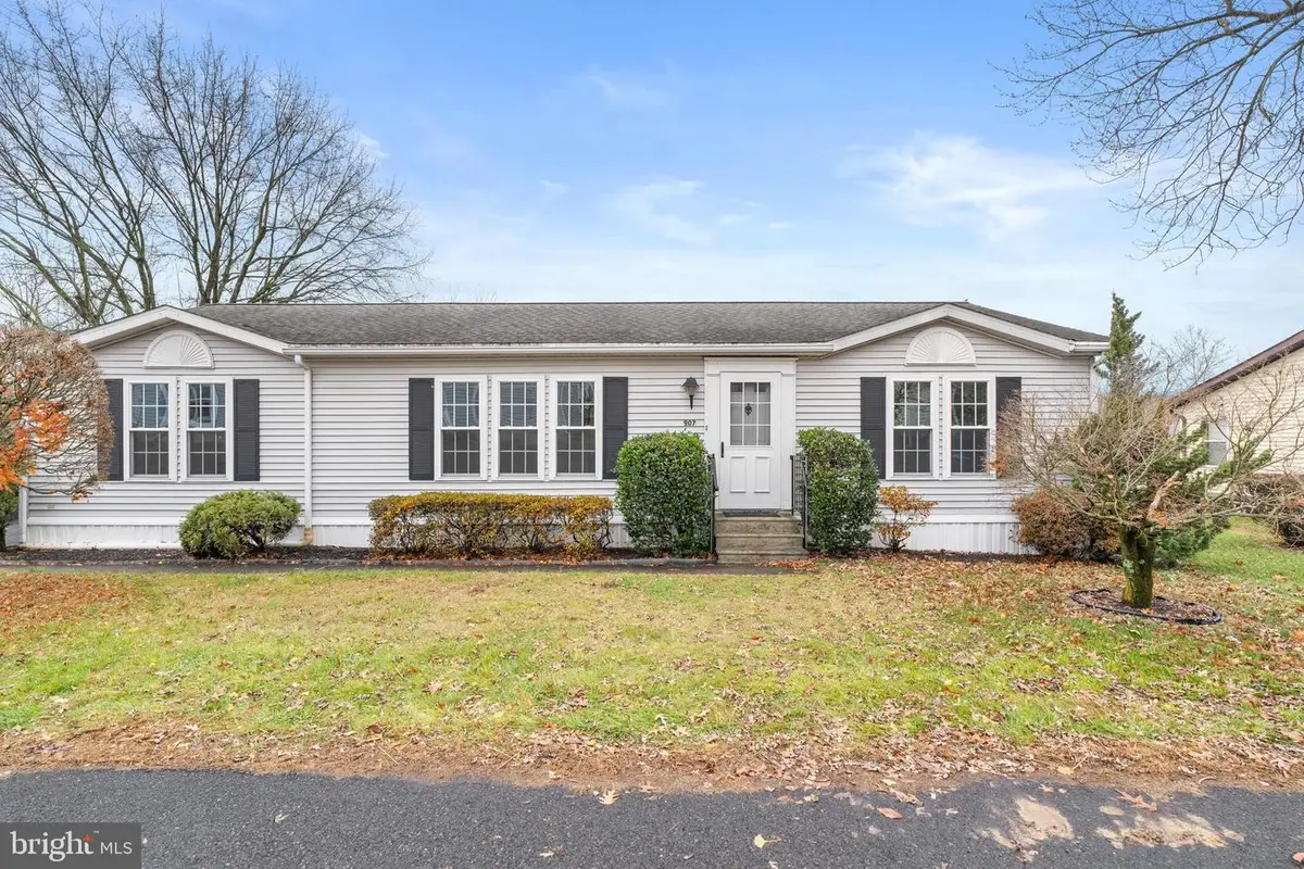 907 Lakeview Dr, Green Lane, PA 18054 - Image #1