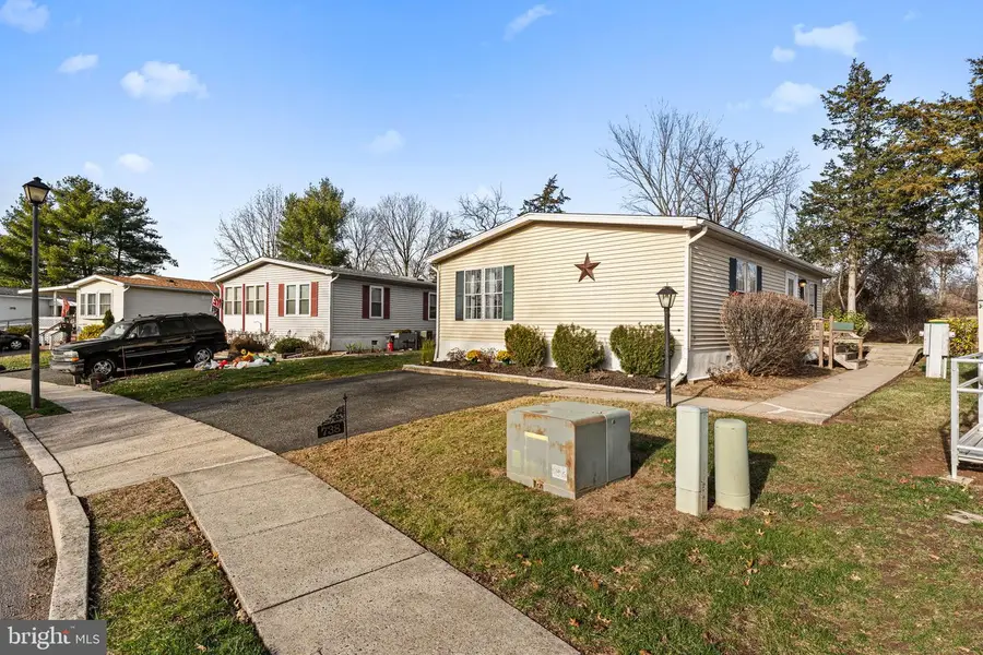 738 Aspen Cir, Red Hill, PA 18076 - Image #3