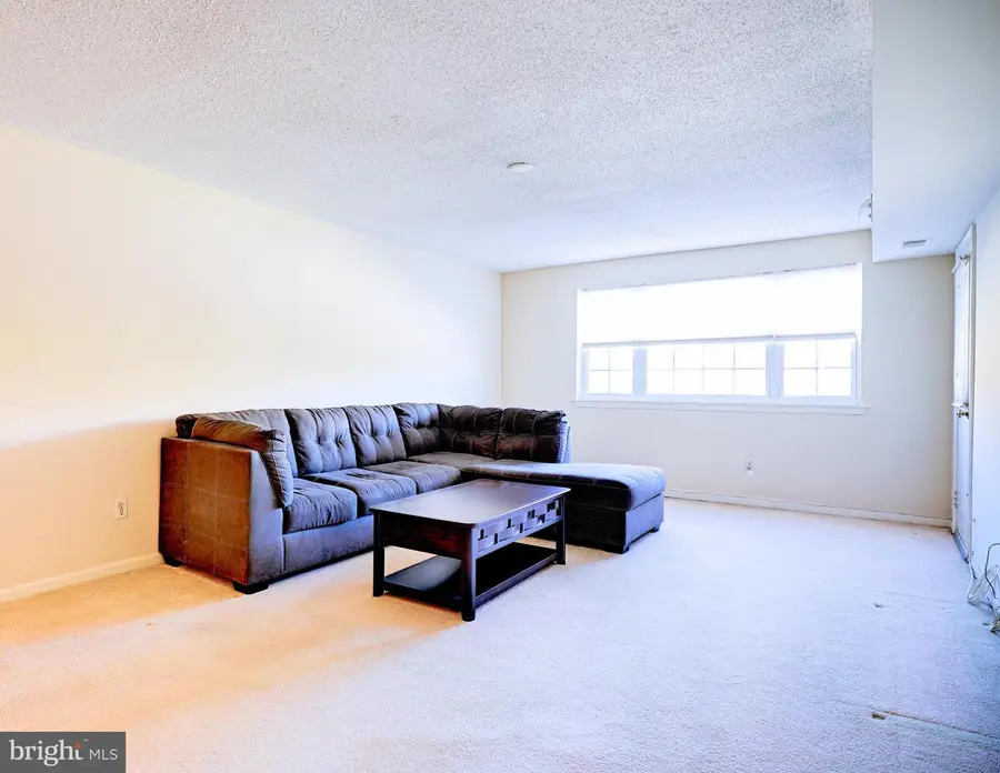 143 Riversedge Dr #condo 143, Norristown, PA 19403 - Image #3