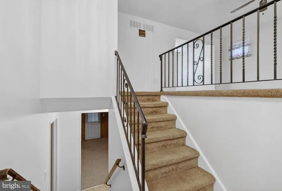 28 Cochise Ln, Royersford, PA 19468 - Image #2