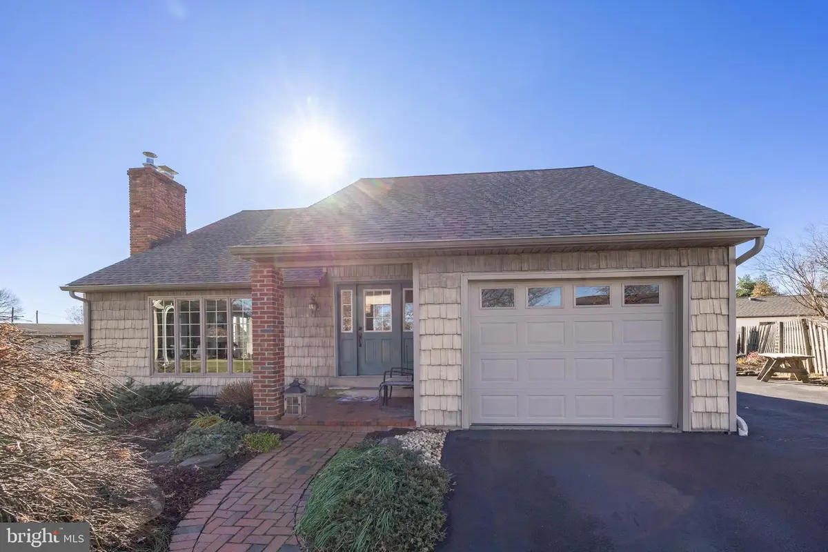 3 Carousel Dr, Telford, PA 18969 - Image #1