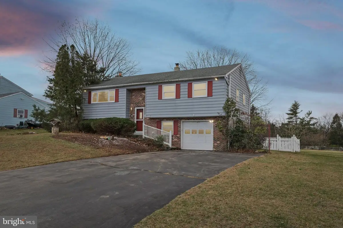 1275 Winchester Pl, Red Hill, PA 18076 - Image #1