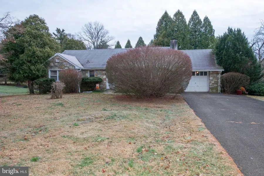 1300 Kirks Ln, Dresher, PA 19025 - Image #2