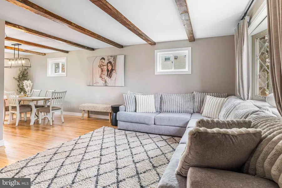 13 W End Dr, Lansdale, PA 19446 - Image #2