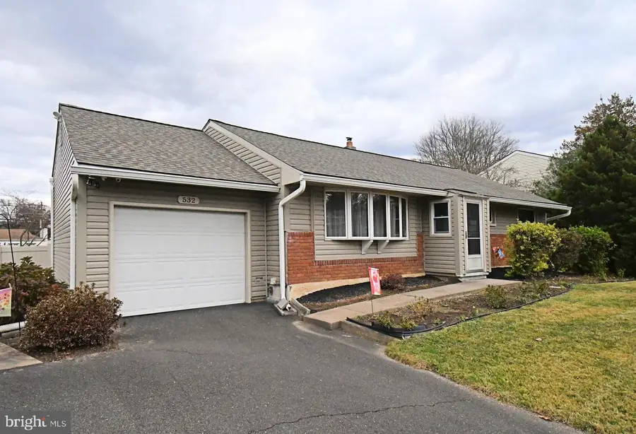 532 Sherwood Ln, Hatboro, PA 19040 - Image #2