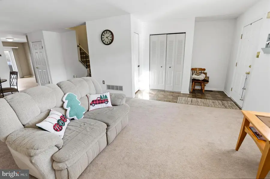 1405 Village Green Dr, Gilbertsville, PA 19525 - Image #3