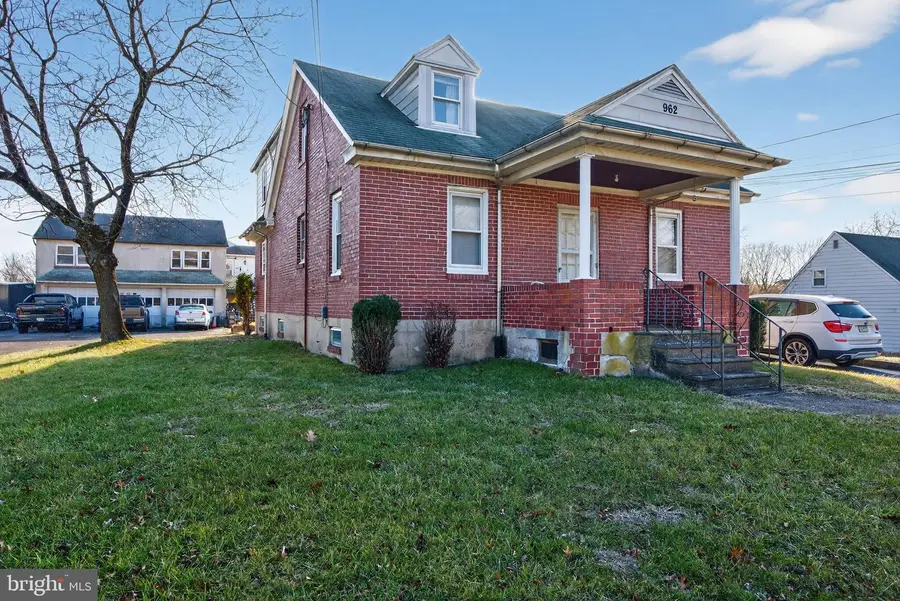 962 Grosstown Rd, Pottstown, PA 19464 - Image #2