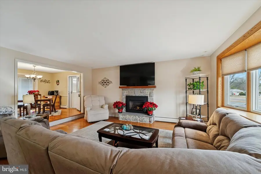 1217 Crestwood Dr, Pottstown, PA 19464 - Image #3