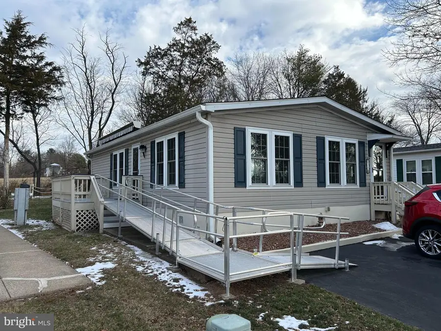 734 Aspen Cir, Red Hill, PA 18076 - Image #2