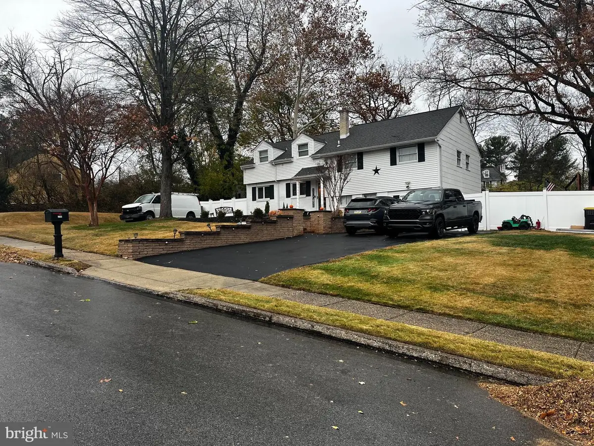 2360 N Parkview Dr, Norristown, PA 19403 - Image #1