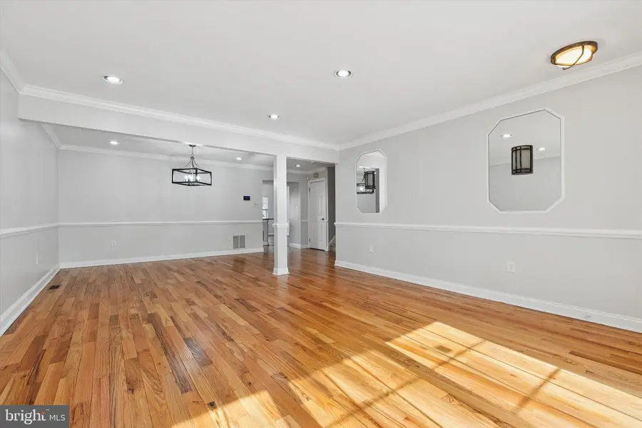 102 Steeplechase Dr, North Wales, PA 19454 - Image #2