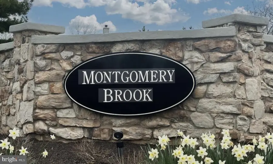 2105 Foxmeadow Dr #condo 2105, Royersford, PA 19468 - Image #2