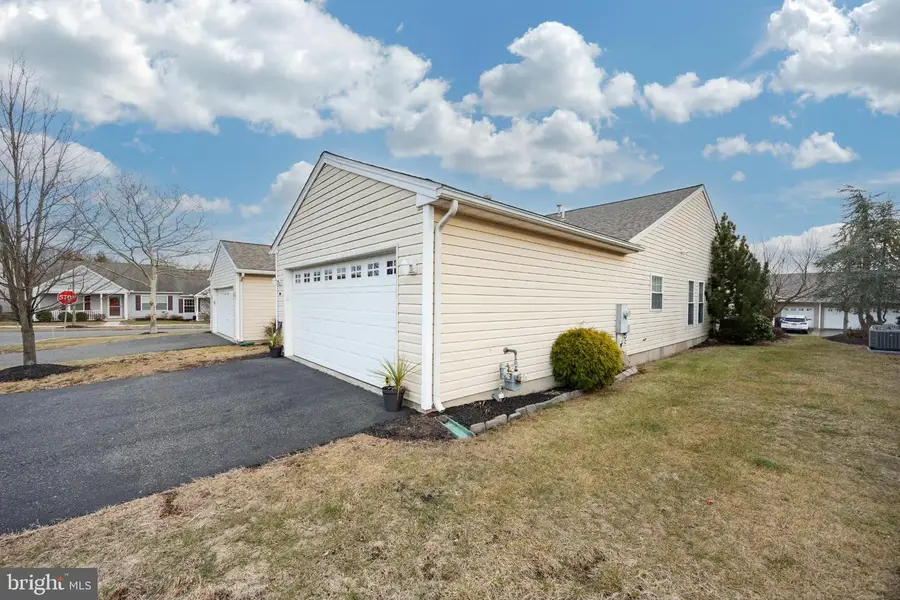 102 W Harmony Dr, Pottstown, PA 19464 - Image #2