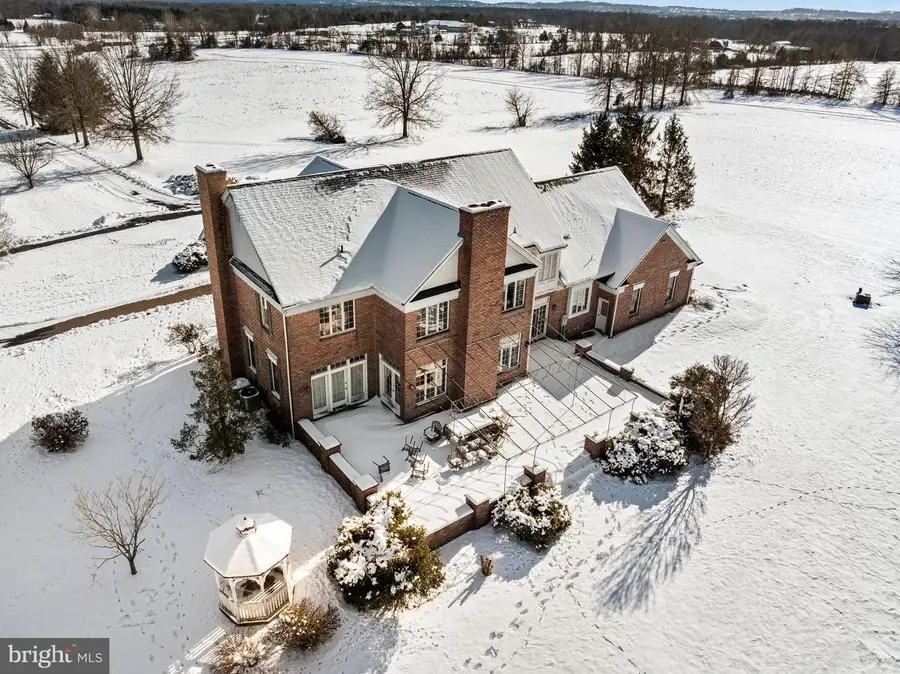 220 Sassamansville Rd, Gilbertsville, PA 19525 - Image #2