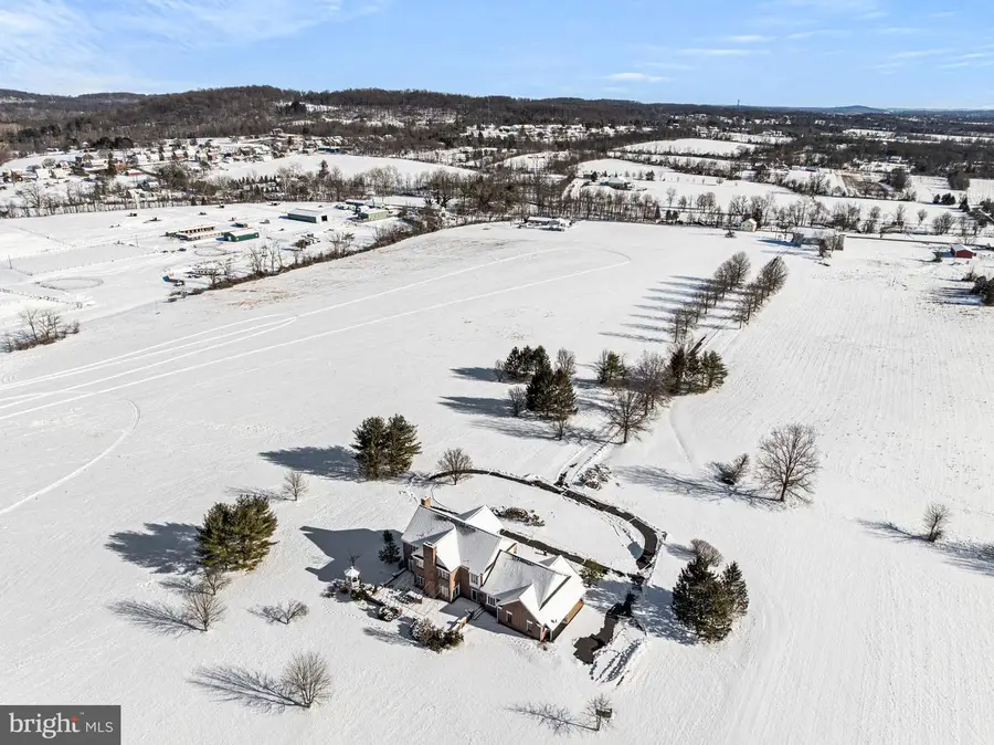 220 Sassamansville Rd, Gilbertsville, PA 19525 - Image #3