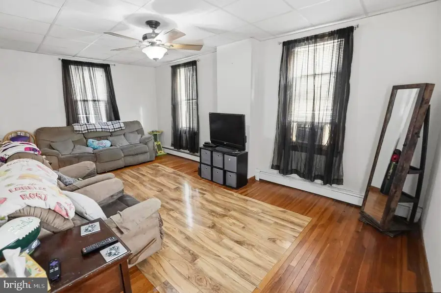 1212 E Philadelphia Ave, Gilbertsville, PA 19525 - Image #2