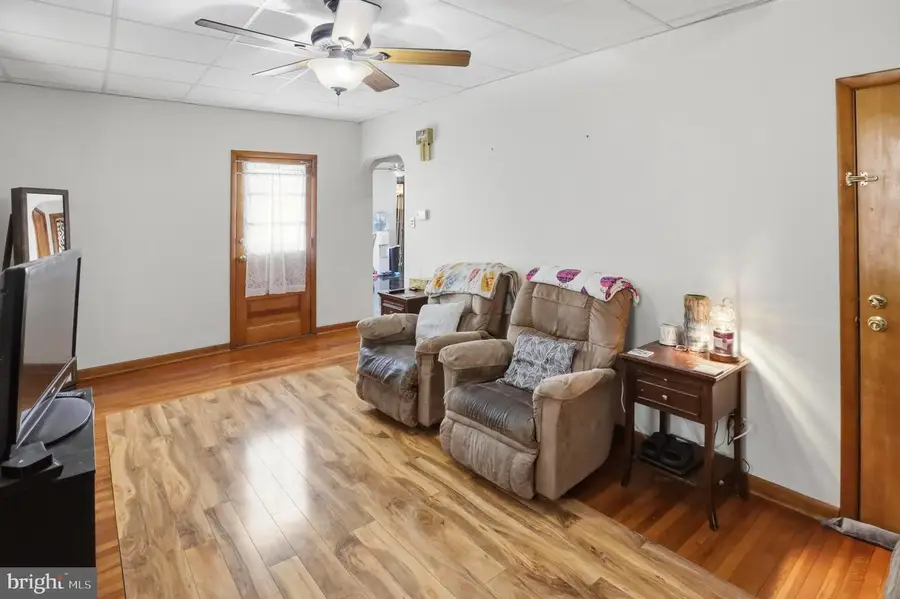 1212 E Philadelphia Ave, Gilbertsville, PA 19525 - Image #3