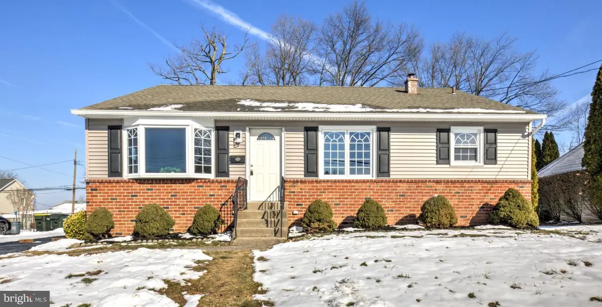 111 Everett Ave, Willow Grove, PA 19090 - Image #1