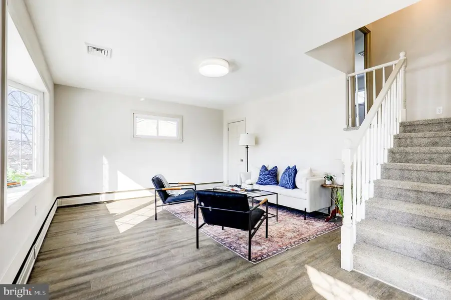 111 Everett Ave, Willow Grove, PA 19090 - Image #2