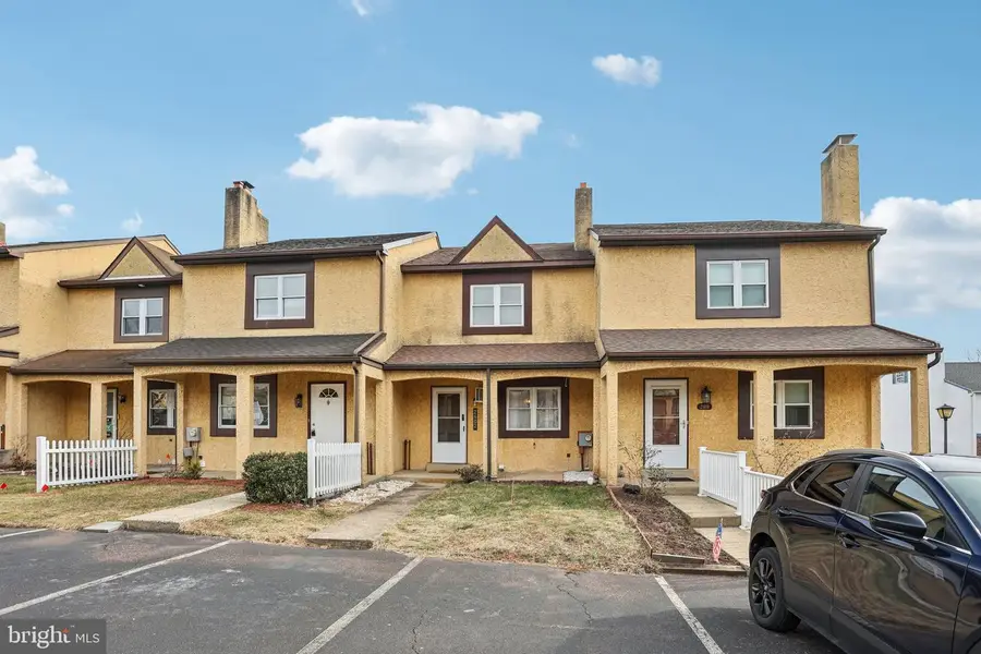 2402 Walnut Ridge Est, Pottstown, PA 19464 - Image #2