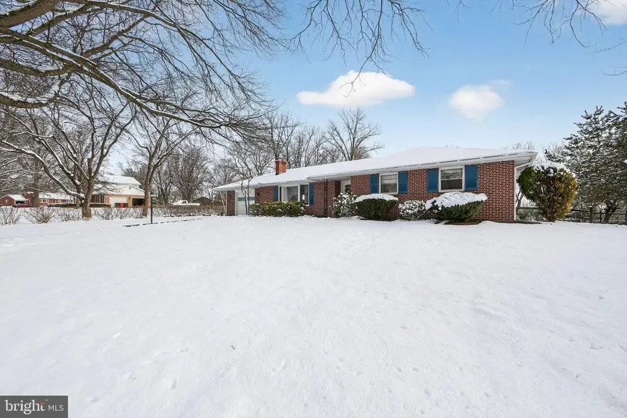 1074 Stuart Dr, Pottstown, PA 19464 - Image #3