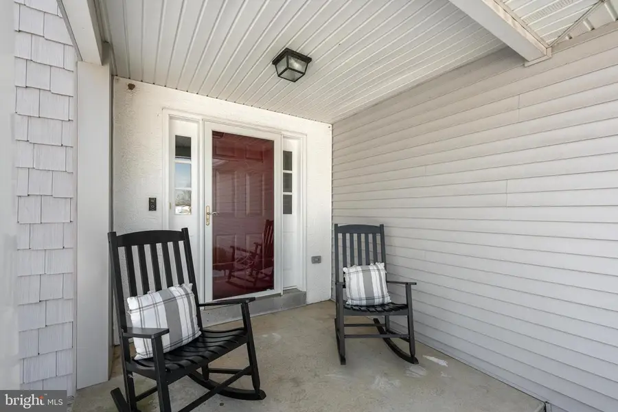 138 Cobblestone Dr, Gilbertsville, PA 19525 - Image #2