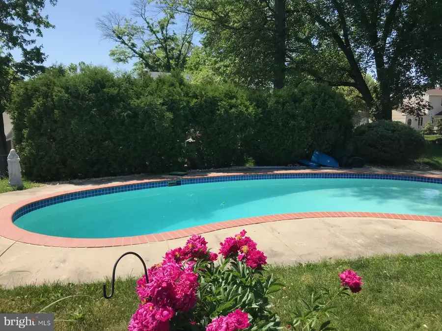 619 Brenda Ln, East Norriton, PA 19403 - #3